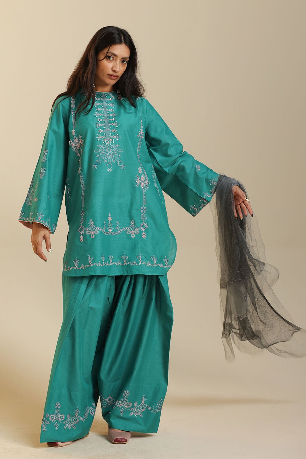 Zar Embroidered Farshi Set