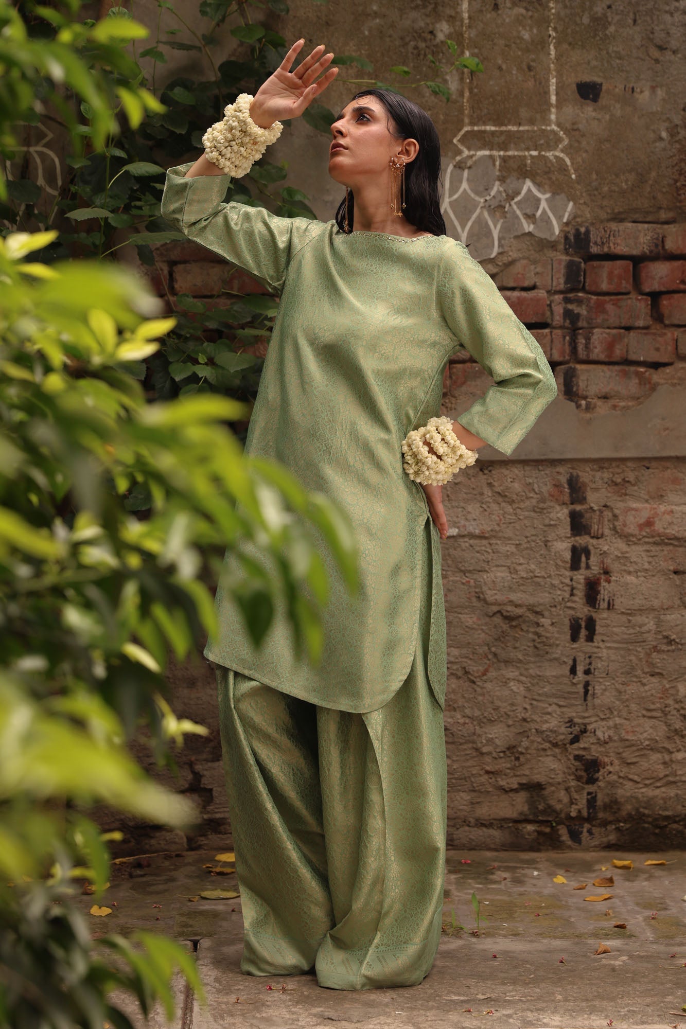 Golden Weave Farshi Set