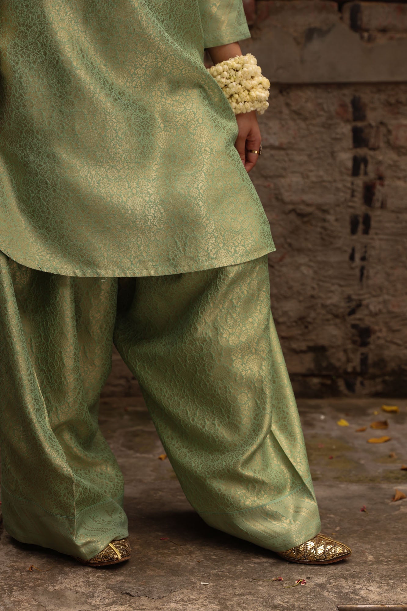 Golden Weave Farshi Set