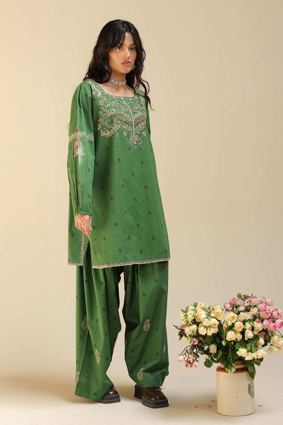 Gardenia Hand-Embroidered Set