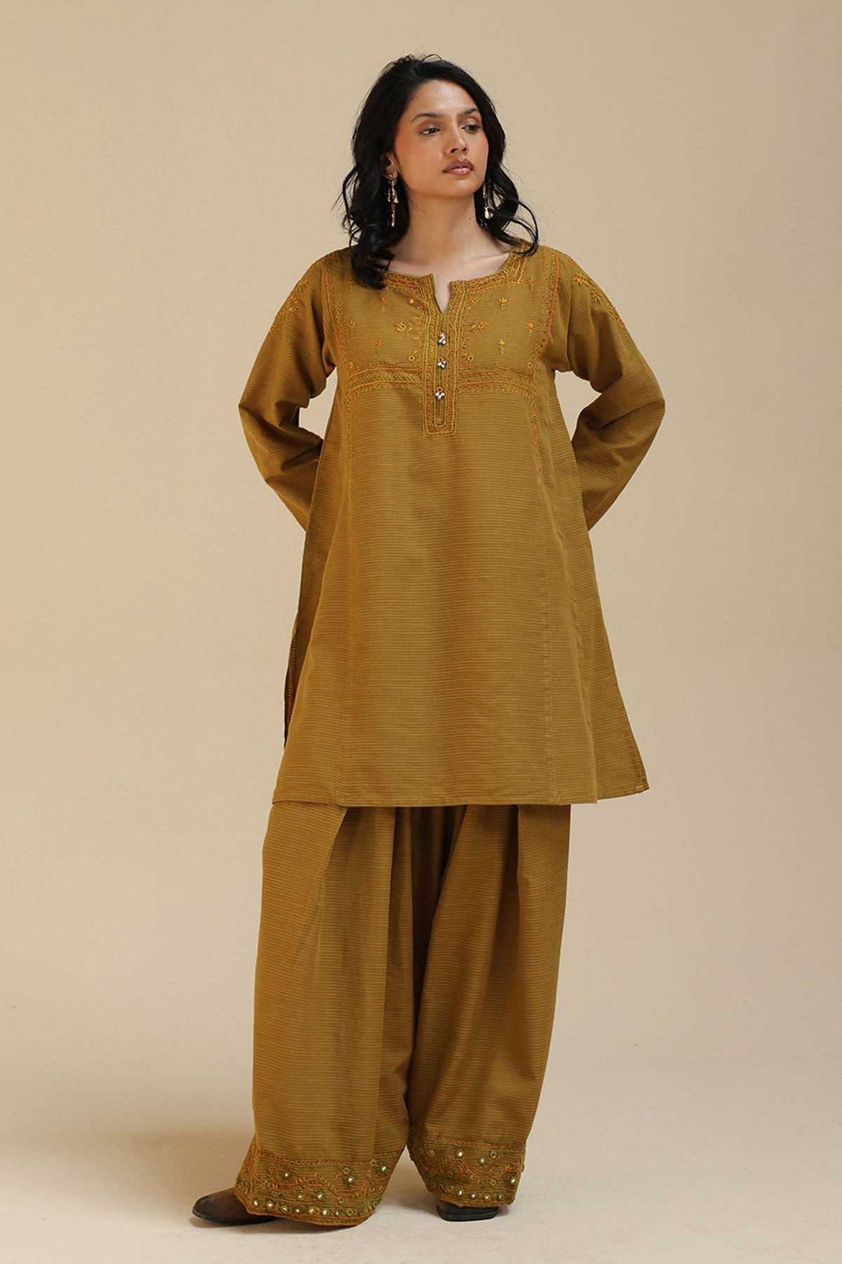 Hand Embroidered Farshi Set
