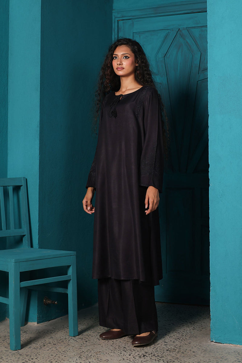 Minimal Embroidered Set